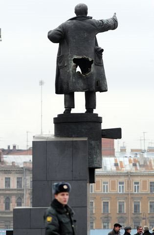 People Of Russia didn't like centralizing their hard earned cash to the Banking Cabalists ~ Lenin with a big hole in his ass.