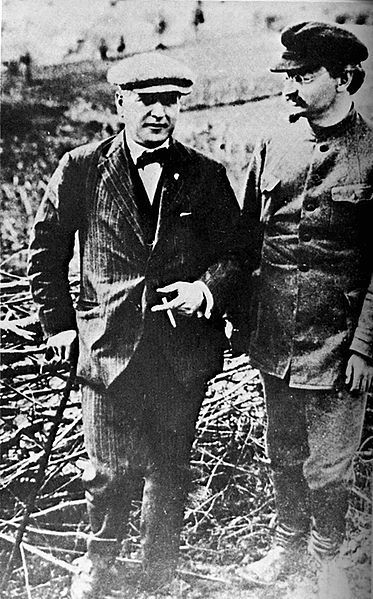 373px-Rakovsky_and_trotsky_circa_1924_trimmed